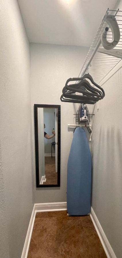 Twelve Oaks Modern Independent Apartment 탬파 외부 사진